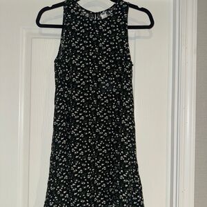 Cute summer or spring short dress black with green n white tiny flower.